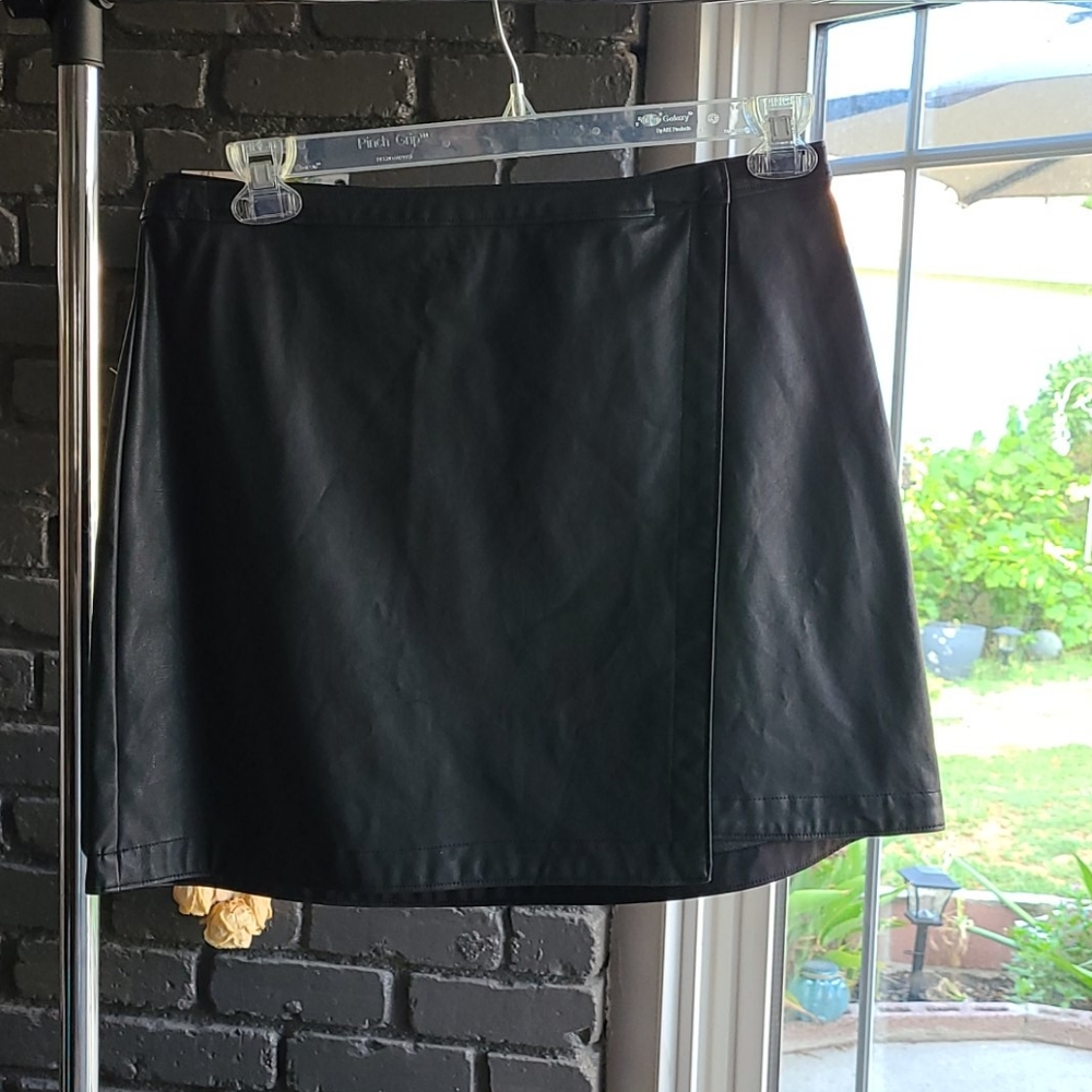 Faux leather skirt abercrombie